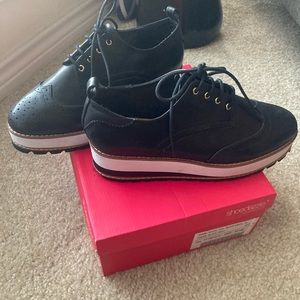 Shoe Dazzle Black Onyx Sneaker